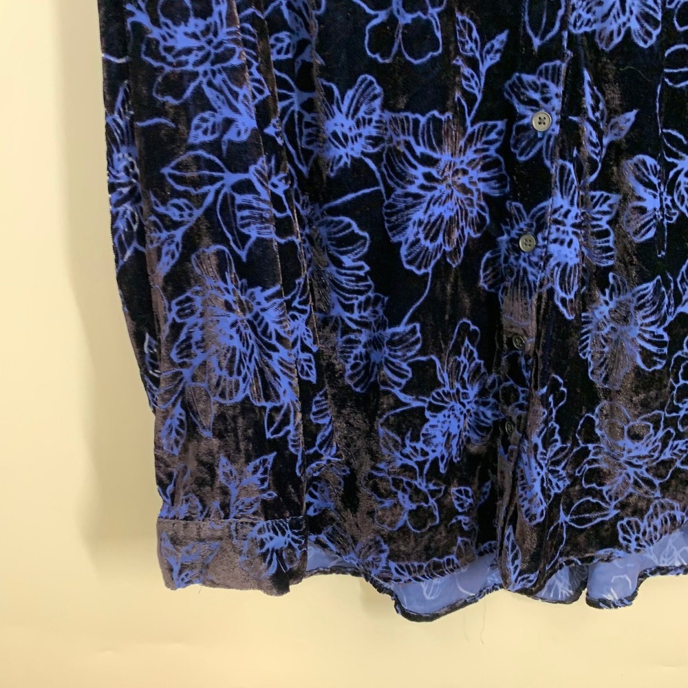 Torrid Blue Floral Burnout Velvet Button Down Shirt Womens Size 1 Long Sleeve - Picture 5 of 12